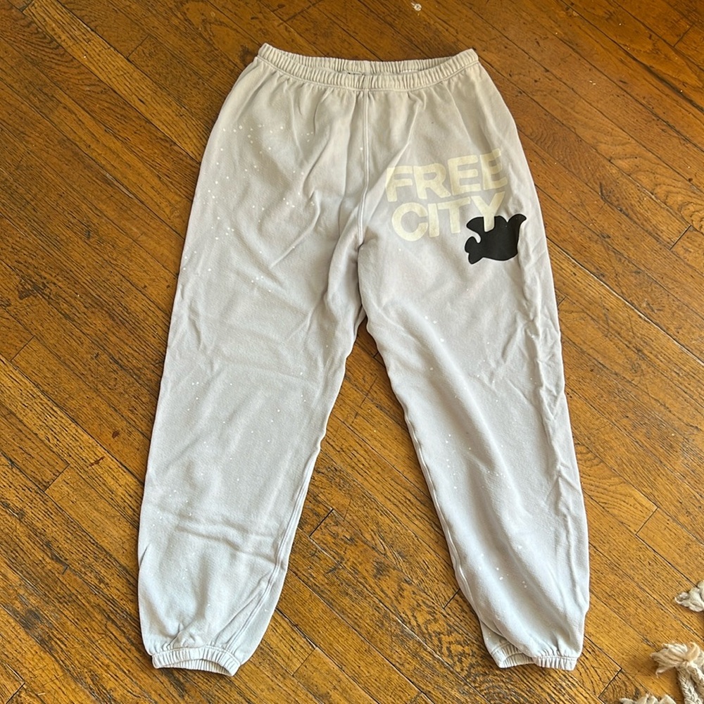 Free City Life Nature Love Chalk Gray Sweatpants Women’s Sz L